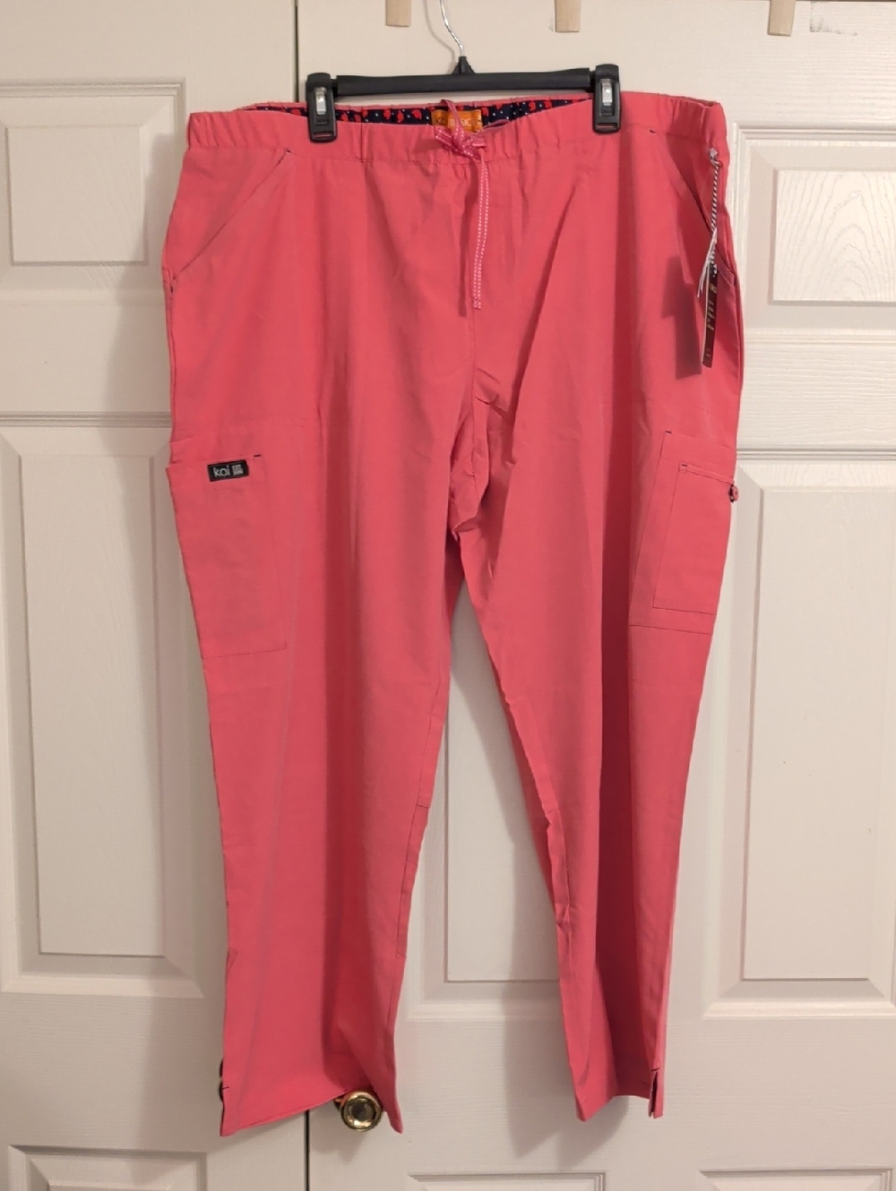 koi Basics Holly Scrub Pants NWT